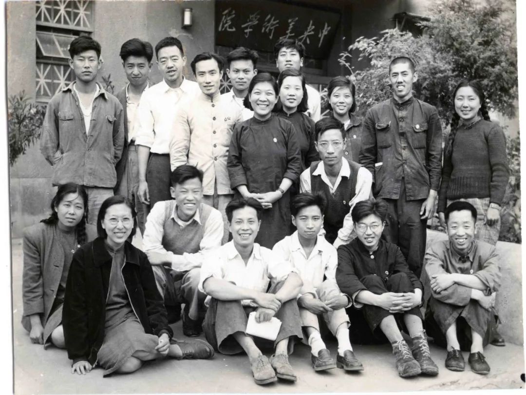 17 1950年6月，刘士铭中央美术学院毕业照片，二排右二为刘士铭