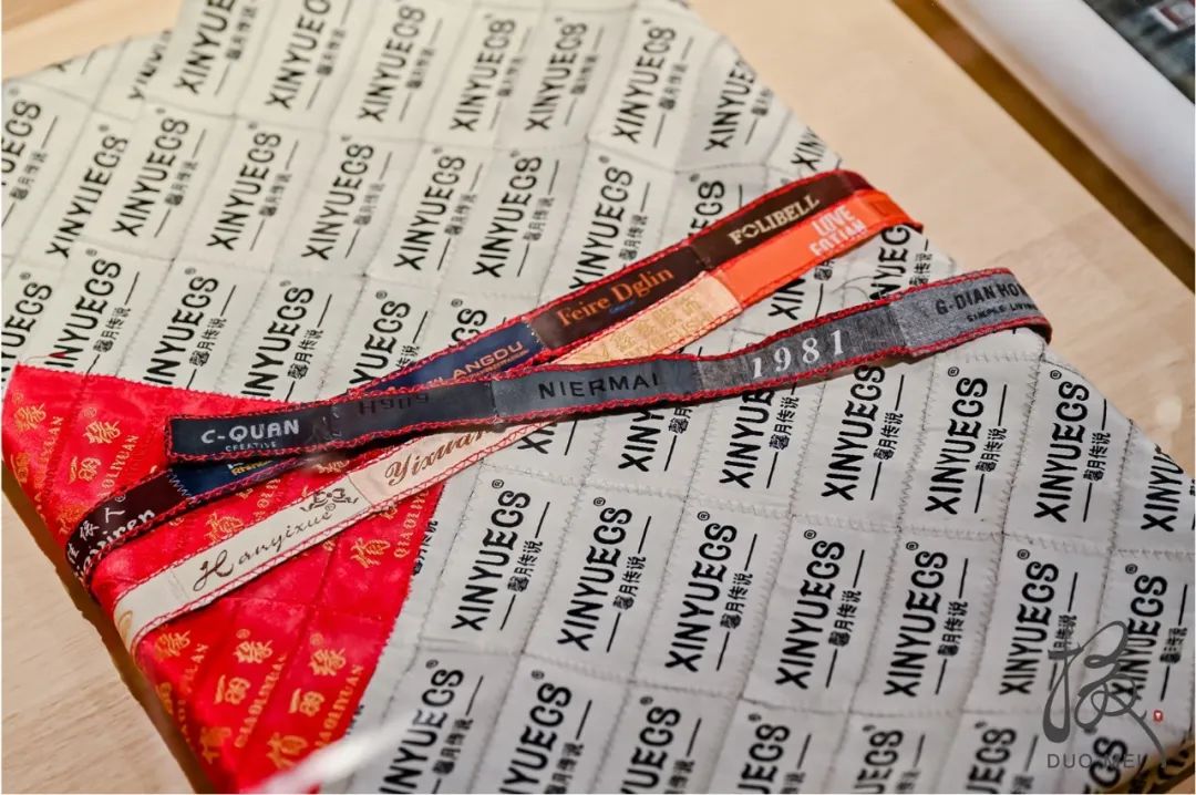 10 徐冰《小企业七言集》