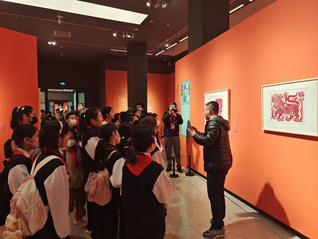 中国美术馆寒假公教活动让青少年体验传统文化