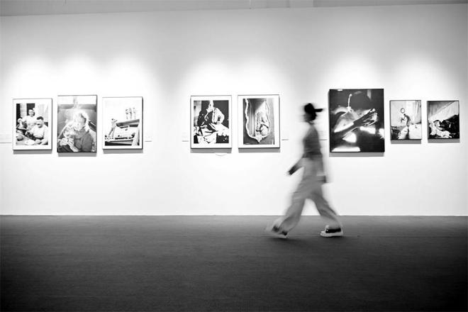 在成都看「永恒的巴黎」人文摄影大师维利·罗尼摄影展