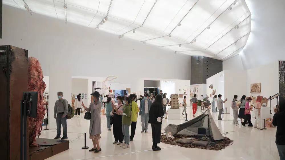 专访丨靳军：科技探索 x 艺术融合 美院美术馆融入新质发展