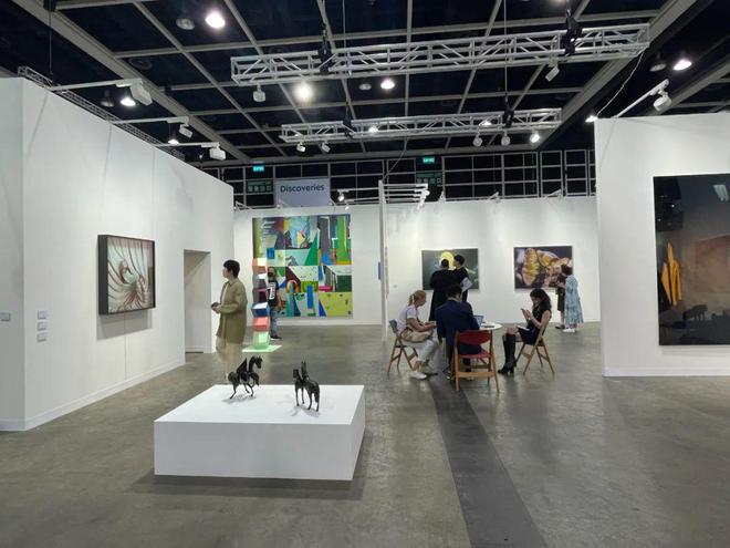 巴塞尔艺术展香港展会开幕，全球242间顶尖画廊齐聚维港