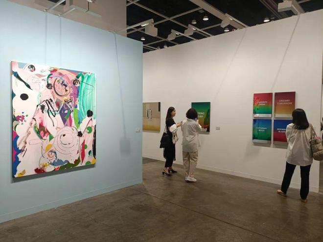 巴塞尔艺术展香港展会开幕，全球242间顶尖画廊齐聚维港