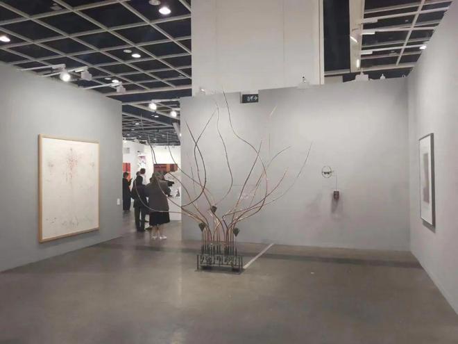 巴塞尔艺术展香港展会开幕，全球242间顶尖画廊齐聚维港