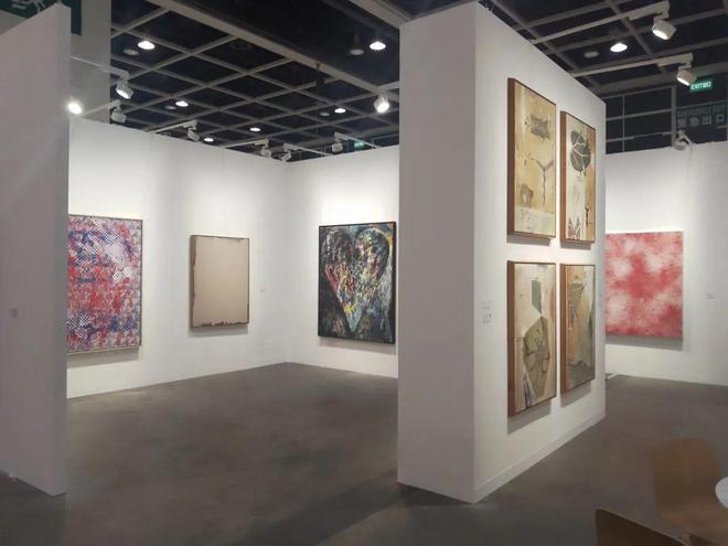 巴塞尔艺术展香港展会开幕，全球242间顶尖画廊齐聚维港