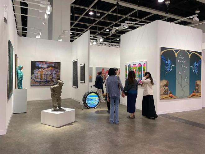 巴塞尔艺术展香港展会开幕，全球242间顶尖画廊齐聚维港