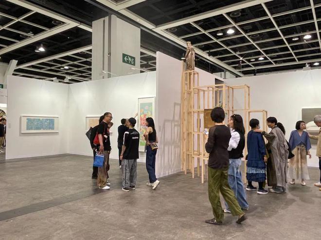 巴塞尔艺术展香港展会开幕，全球242间顶尖画廊齐聚维港