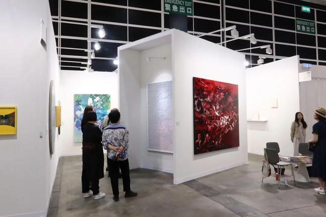 巴塞尔艺术展香港展会开幕，全球242间顶尖画廊齐聚维港