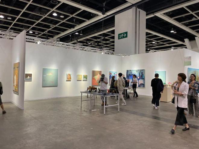 巴塞尔艺术展香港展会开幕，全球242间顶尖画廊齐聚维港