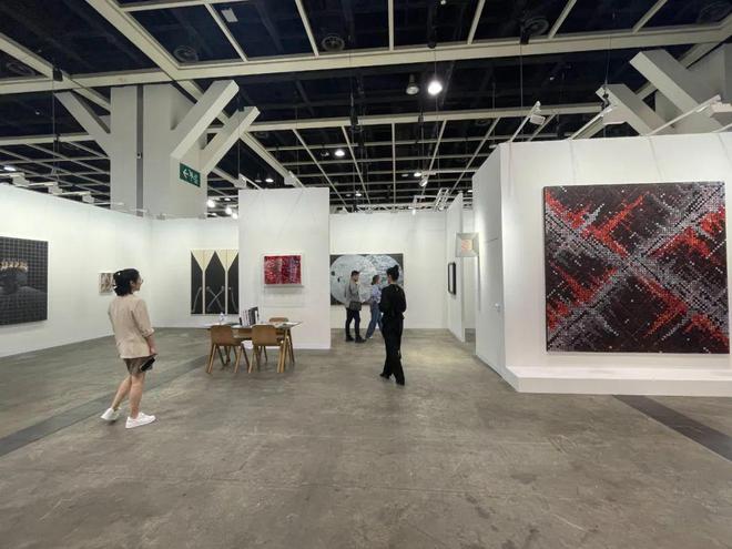 巴塞尔艺术展香港展会开幕，全球242间顶尖画廊齐聚维港