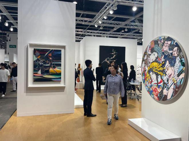 巴塞尔艺术展香港展会开幕，全球242间顶尖画廊齐聚维港