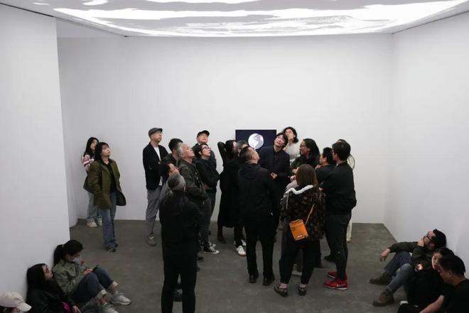 艺术家张文超：“隐在一座剧场里经过”展览在北京开幕