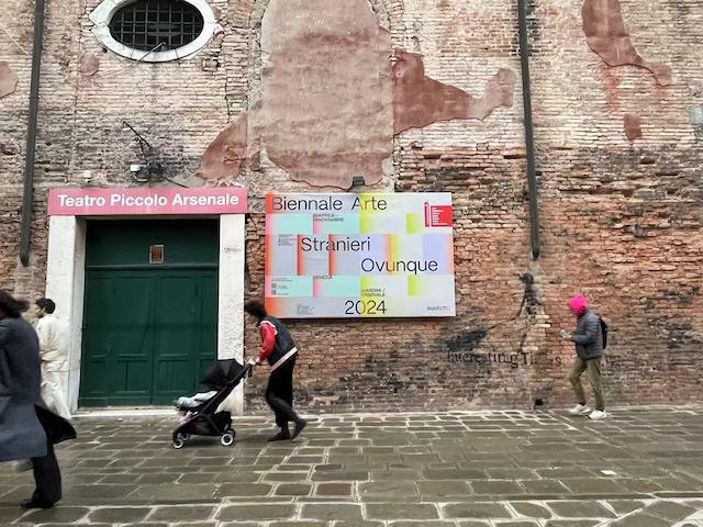现场｜威尼斯双年展：艺术家与观者，“处处都是外人”