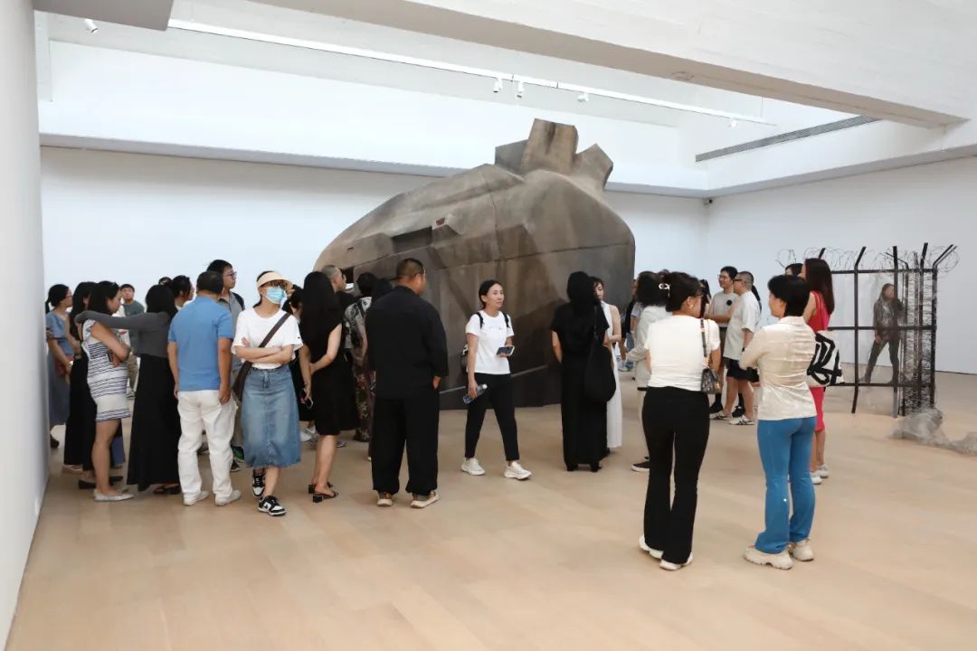 1黄永砅＆沈远：“小的仍然是美好的？”展览现场