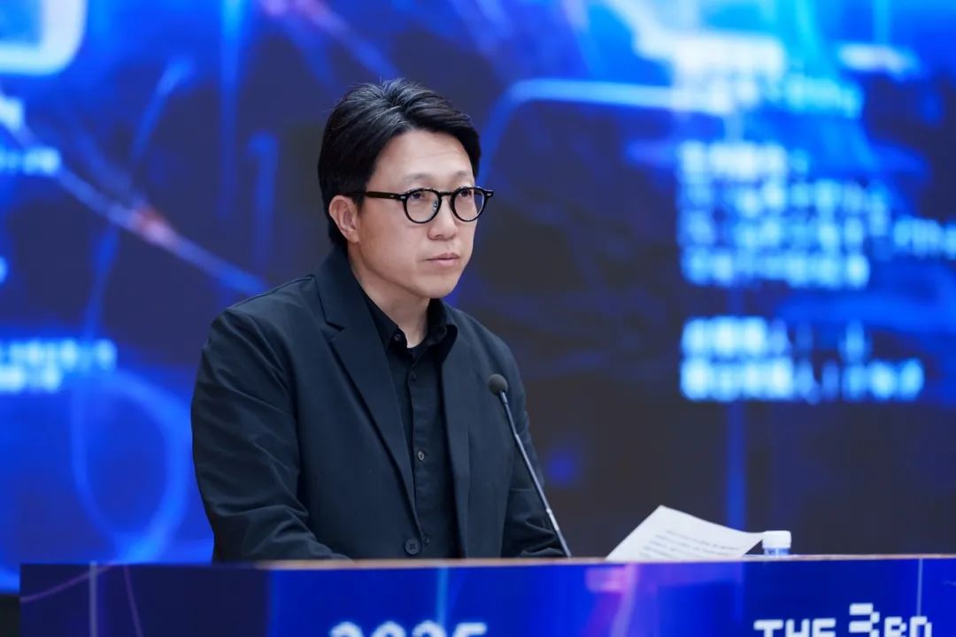 5 中国美术家协会数字艺术艺委会副主任、中央美术学院美术馆馆长、本届数博会联合学术主持靳军