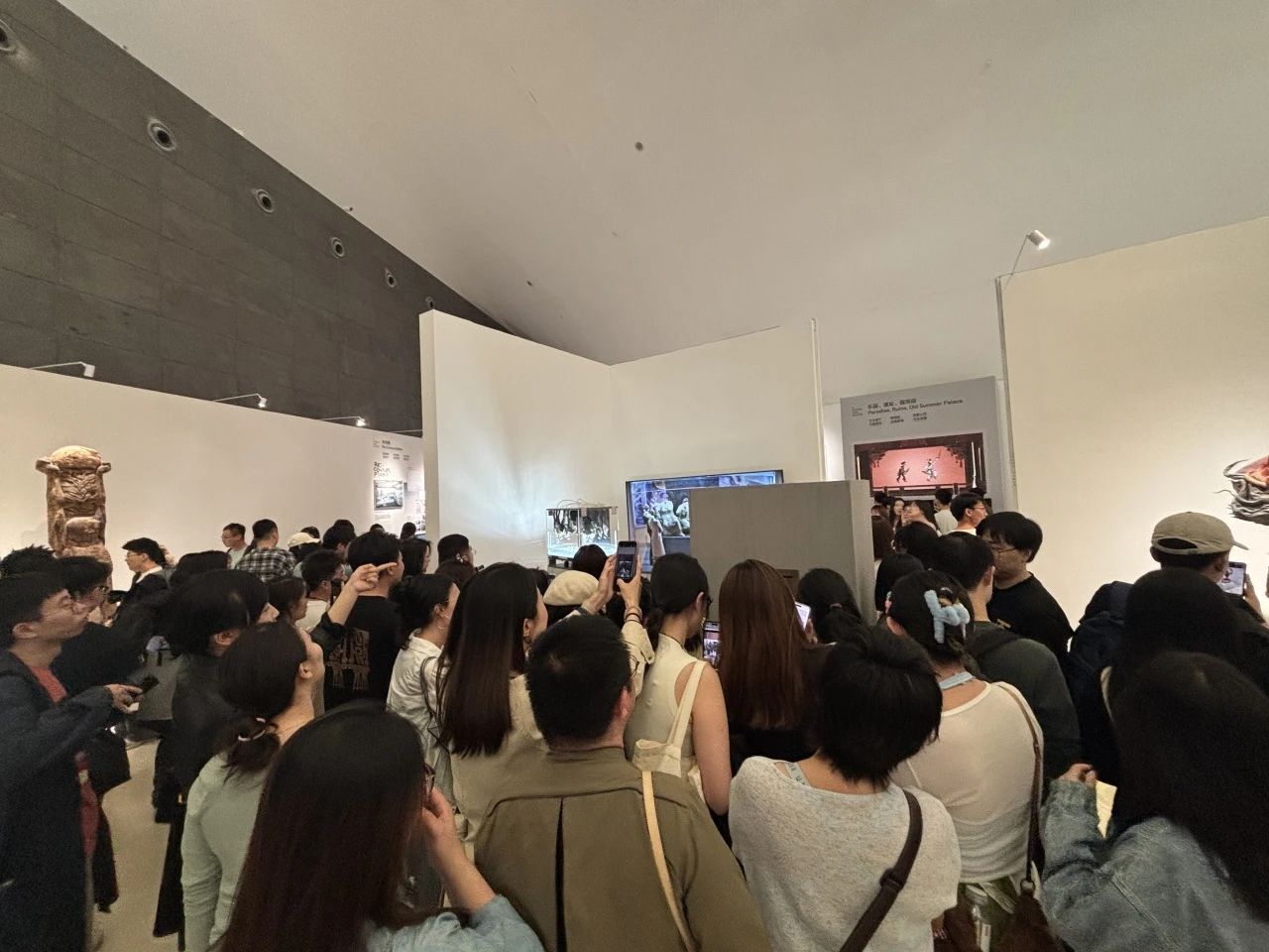 相信“光”的央美毕业生们丨颜汶浩：电梯像一座微缩的城市