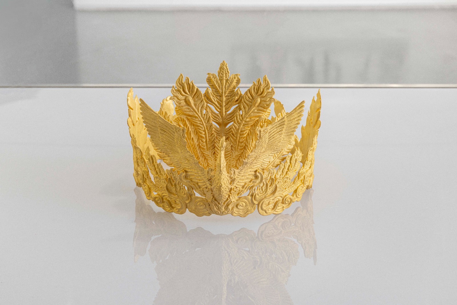 张煜东，《凤凰于飞》，2025，999足金，12.6 × 8 × 6 cm，致谢艺术家